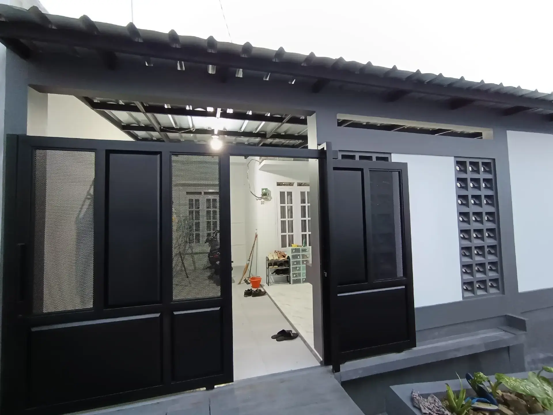 Desain Tralis Pagar Perforated Terbaru – Minimalis Modern