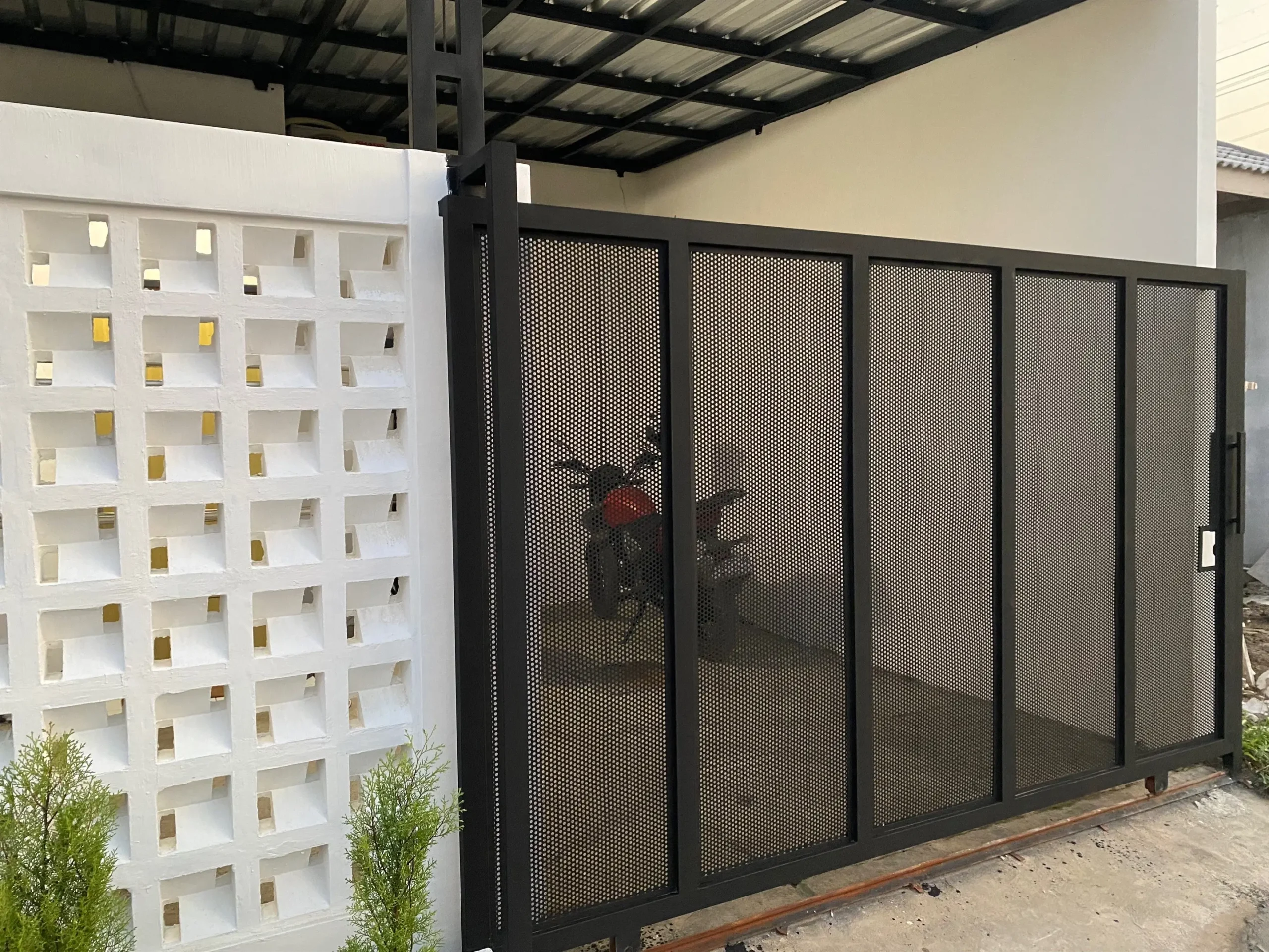 Desain Tralis Pagar Perforated Terbaru – Minimalis Modern-d